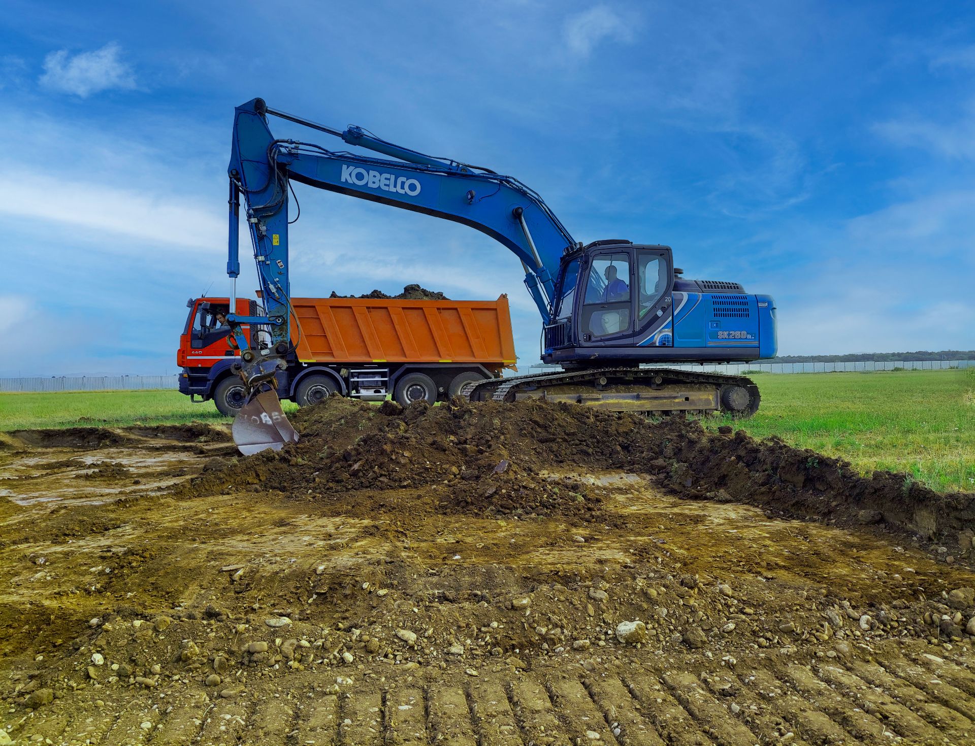 Excavator+Kobelco+Sk+260NLC.jpg